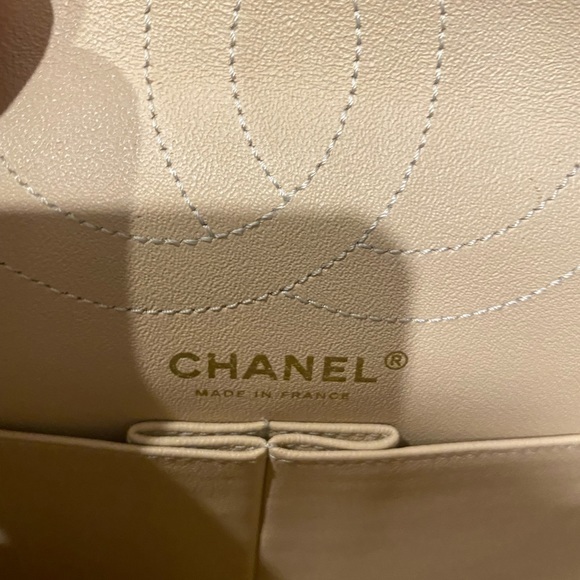 🕶️SOLD🕶️2015 Authentic chanel 2.55 flap 226 - Picture 4 of 16
